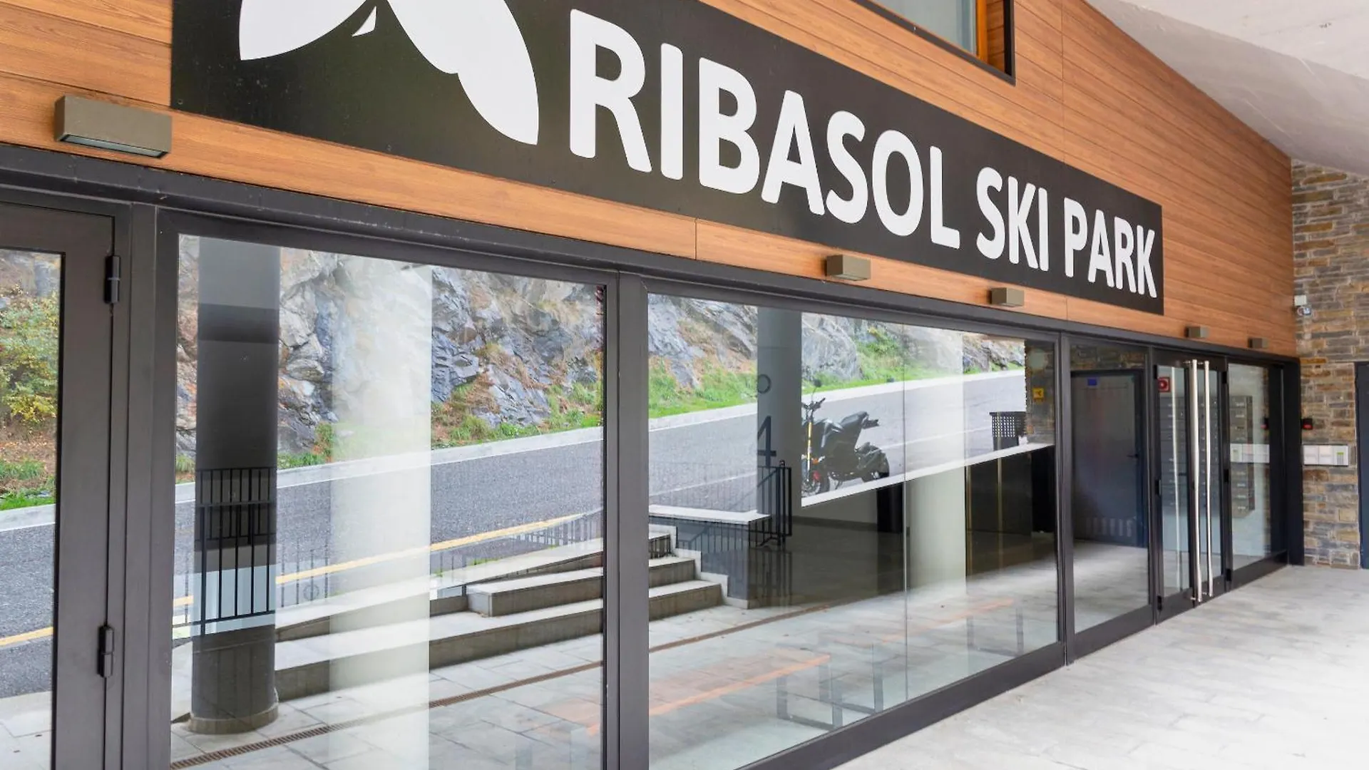 Refugio De Montana, Terraza Con Vistas Y Parking I Andbnb Arinsal Apartment